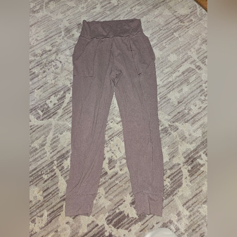 Athleta Mauve Salutation Joggers Small